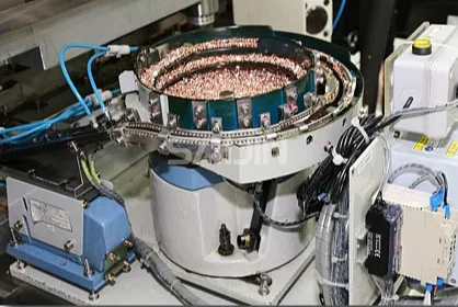 Máquina de remachado en frío automática